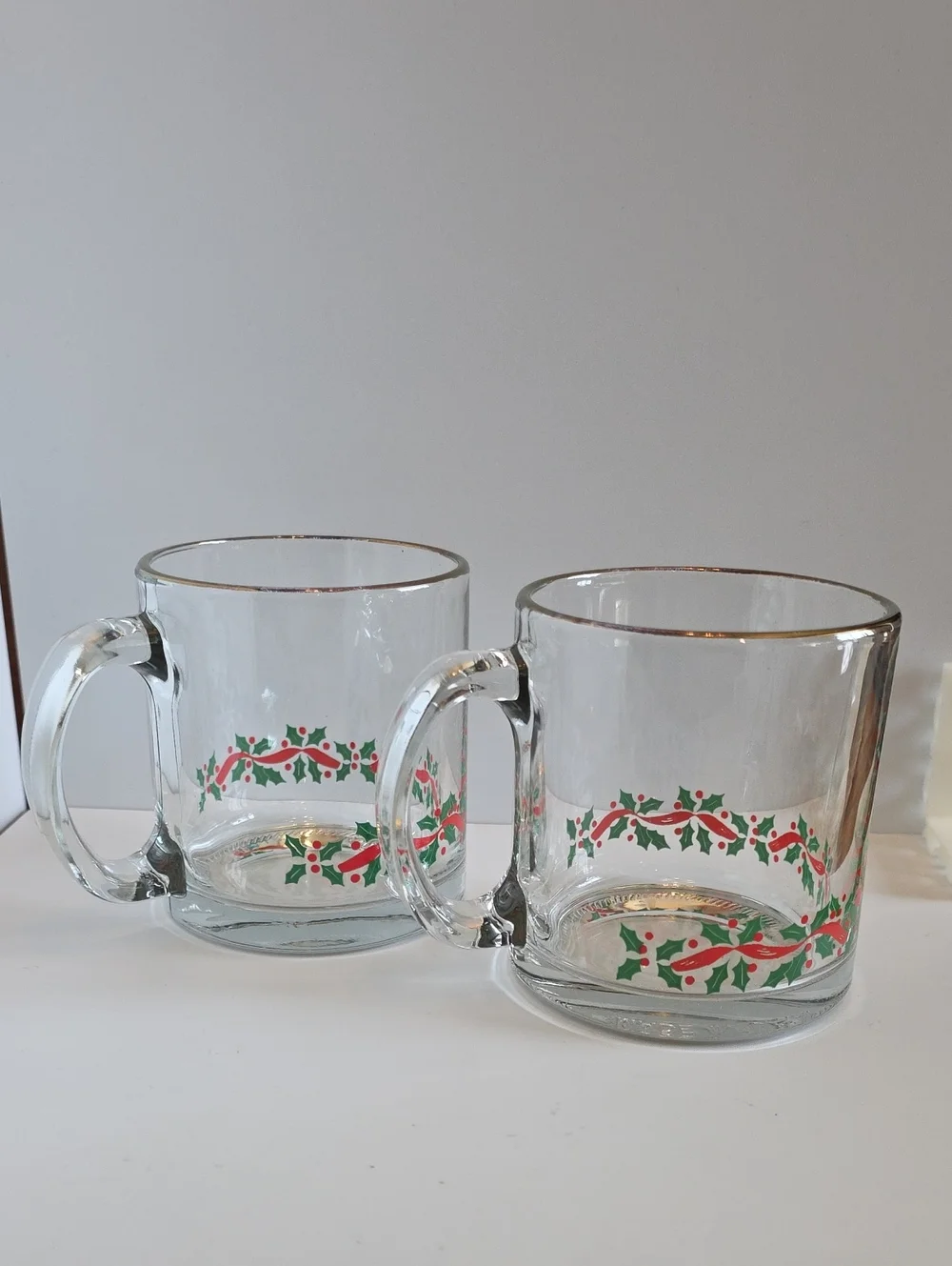 Vintage 1980's Libbey Christmas Holly & Ribbon Glass Mugs Gold Rims Set Of 2